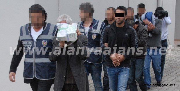 EŞ ZAMANLI UYUŞTURUCU OPERASYONUNDA 6 GÖZALTI