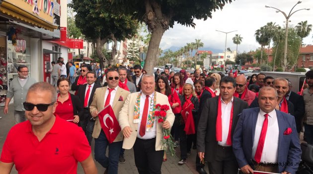 Esnaf Şahin İçin Kırmızı Giydi