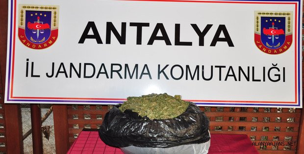 ESRAR SATICILARI TUTUKLANDI