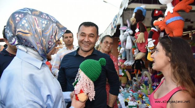 Festival çarşısına yoğun ilgi