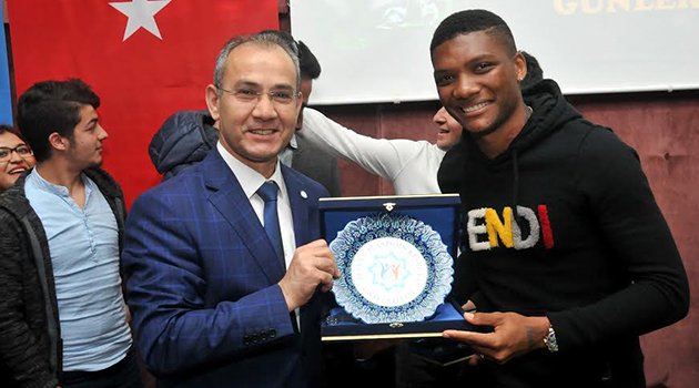 Futbolcular Üniversitedeki Söyleşiye Katıldı