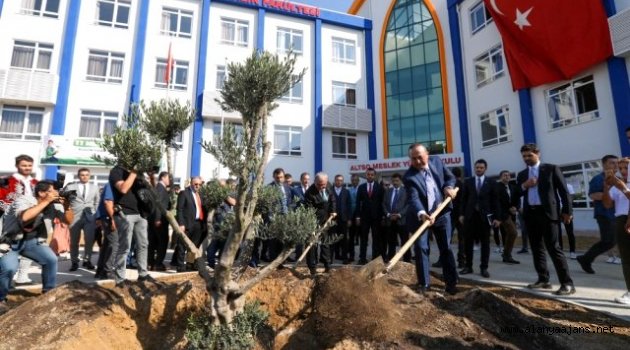 Geleceğe Nefes' için ağaç dikti