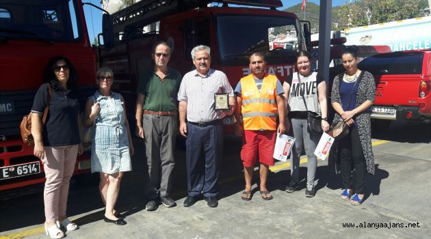 Hayvaseverlerden itfaiyeye plaket
