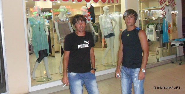 HIRSIZLAR HATIRA FOTOĞRAFI ÇEKTİRMİŞ