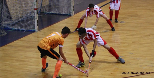 HOKEY ŞAMPİYONASI BAŞLADI
