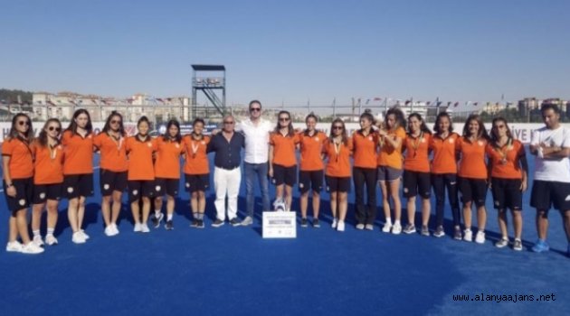Hokey takımı Alanya'yı gururlandırdı