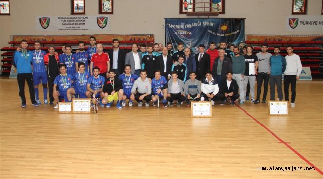 Hokey'de Polis Gücü Namağlup Şampiyon Oldu