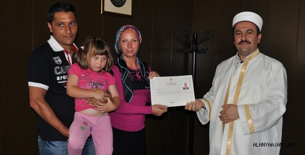 İSVEÇLİ GELİN MÜSLÜMAN OLDU