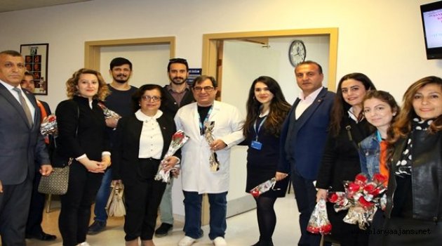 İyi Gençlik Sağlık Personelini Unutmadı