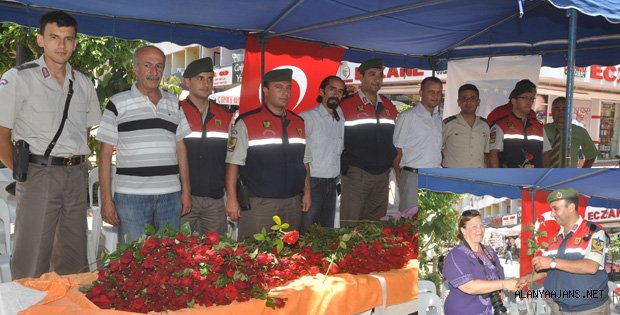 JANDARMA GÜNÜNÜ GÜL'LE KUTLADI