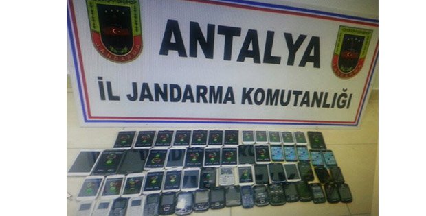 JANDARMA KAÇAK CEP TELEFONU ELE GEÇİRDİ