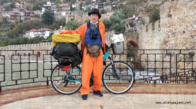 Japon gezgin Alanya'ya da uğradı