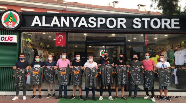 Kamuflaj forma kampanyasına Yılmaz ve ekibinden tam destek!