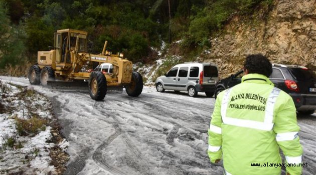 Kar Yağışı Sürücüler Mağdur Etti