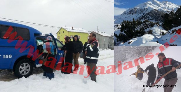 KARDA MAHSUR KALANLARI JANDARMA KURTARDI
