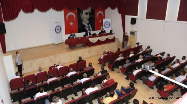 Kaymakam Ürkmezer Alanya’daki muhtarlarla buluştu