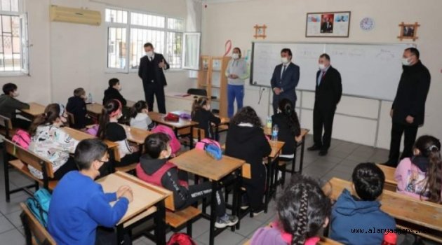 Kaymakam Ürkmezer’den Alanyalı öğrencilere önemli uyarılar