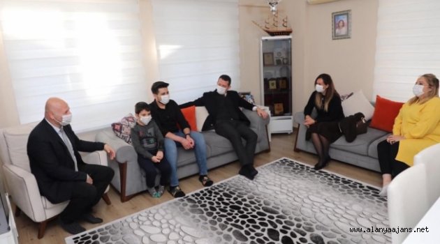 Kaymakam Ürkmezer’den şehit ailelerine ziyaret