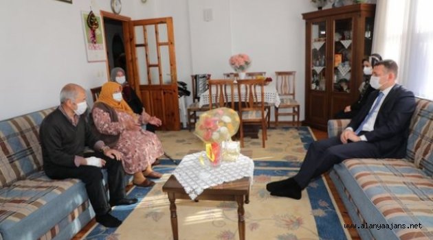 Kaymakam Ürkmezer’den şehit ailesine ziyaret