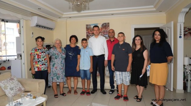 Kaymakam Ürkmezer koruyucu aileleri ziyaret etti