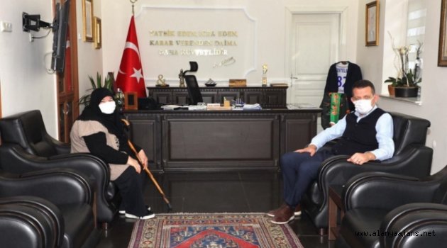Kaymakam Ürkmezer, şehit annesini makamında ağırladı