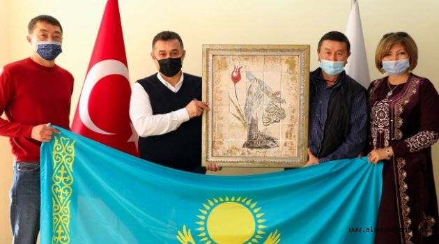 Kazak başkandan Başkan Yücel’e ziyaret