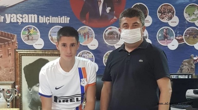Kestelspor'da orta sahaya Kanada'dan takviye