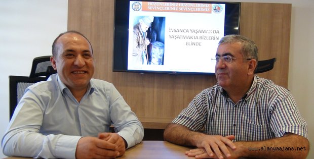 KİMSESİZLERE EL UZATIP AŞ VERİYORLAR