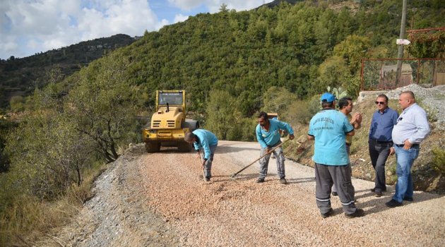 Kırsal mahallerde yol sevinci