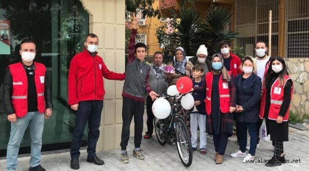 Kızılay Alanya'dan sürpriz doğum günü