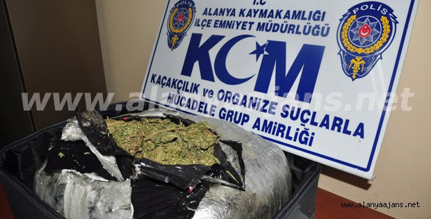 KOM'DAN UYUŞTURUCU SEVKİYATINA DARBE
