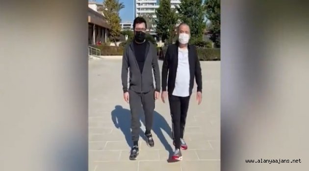 Koronavirüsü yenen Başkan Böcek, oğluyla yürüyüş yaptı