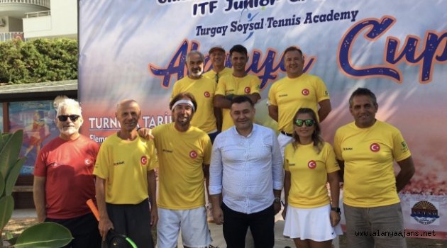 Kupalarını Başkan Yücel’in elinden aldılar