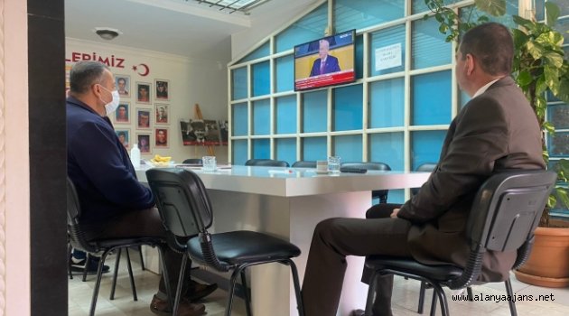 “Liderimizi can kulağı ile dinliyoruz”