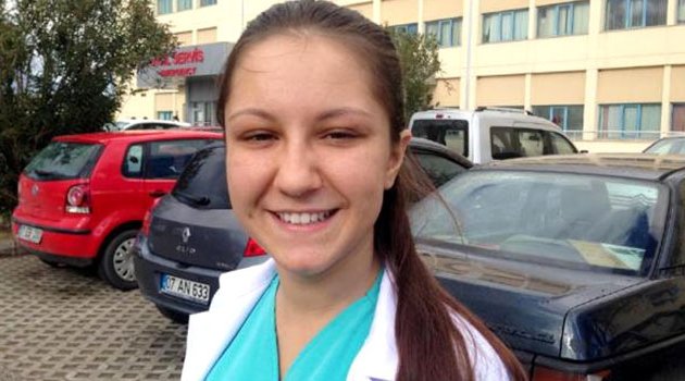 Liseli Özge, Hayatını Hasta Bakımına Adadı