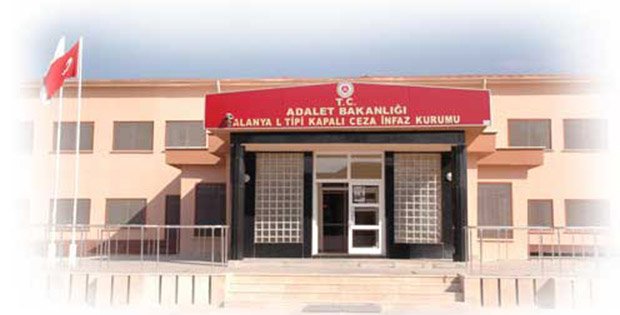 MAHKUMLARDAN İSTEYEN OKULA GİDEBİLİYOR