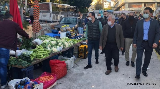 MHP Cuma pazarında esnafı ziyaret etti