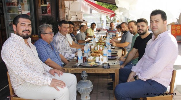MHP’de esnaf buluşması sürüyor
