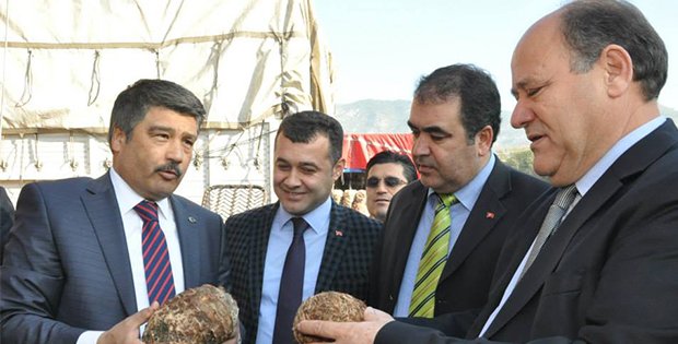 MHP'Lİ ADAYLAR HAL ESNAFINI ZİYARET ETTİ