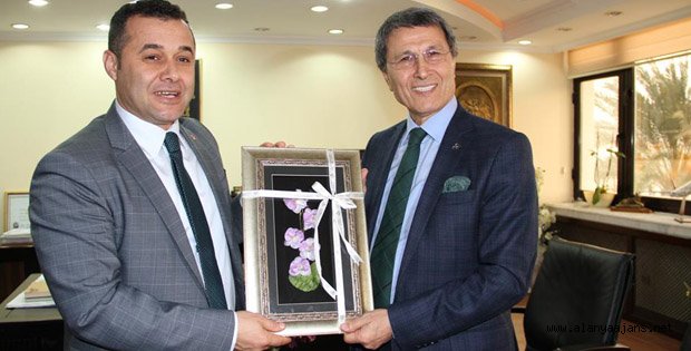 MHP'li Halaçoğlu: 'Osmanlıca' Diye Bir Dil Yok