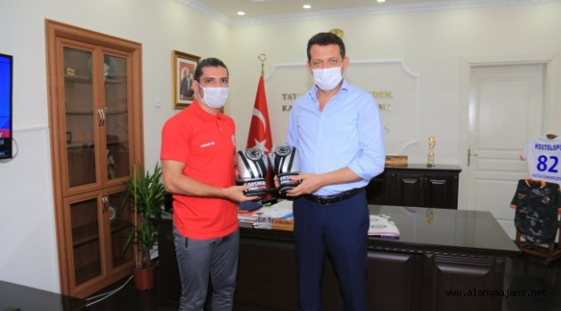 Milli sporcudan Kaymakam Ürkmezer'e ziyaret