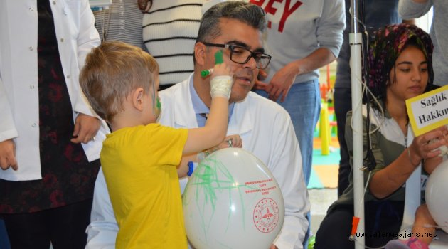 MİNİK HASTALARA SAĞLIK HAKLARI ANLATILDI