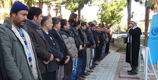MOLLA İÇİN GIYABİ CENAZE NAMAZI