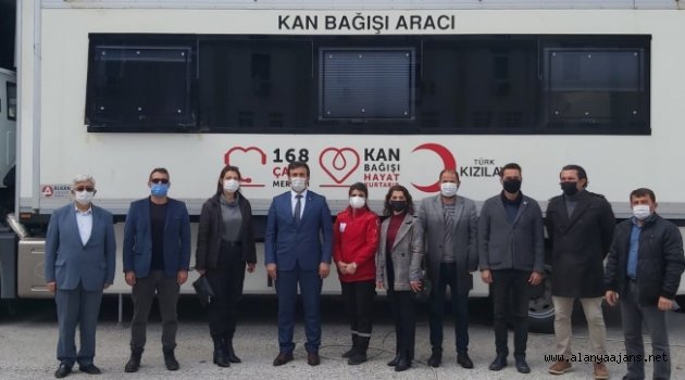 Müdür Yılmaz kan bağışına bulundu