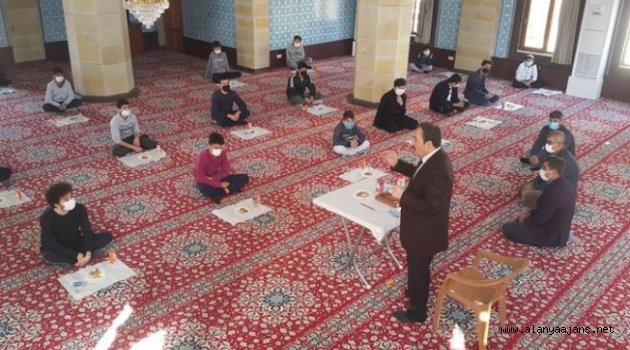 Müftü İlhan gençlerle buluştu