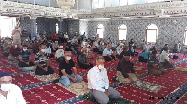 Müftü İlhan Gökbel’de cemaatle buluştu