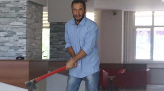 Müftülük binasında baltalı saldırgan alarmı