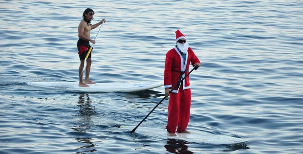 'NOEL BABA' SÖRF YAPTI!