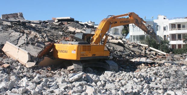 OTEL İNŞAATINDA GÖÇÜK 1 YARALI