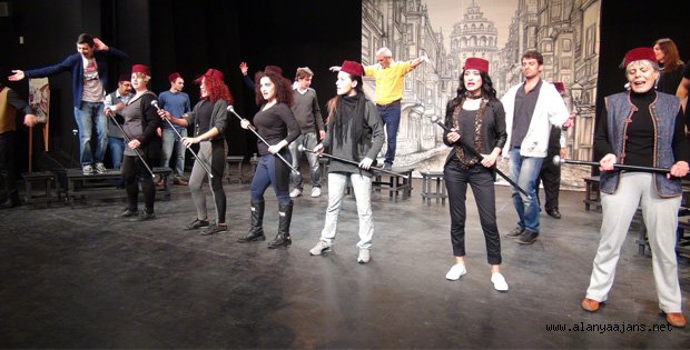 ÖZAKMAN’IN 'BİR ŞEHNAZ OYUN'U ALANYA’DA SERGİLENECEK